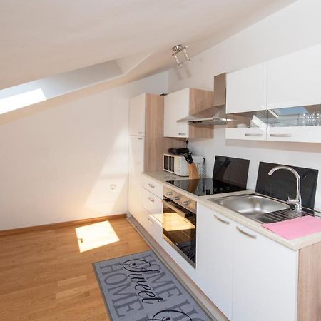 Sunny Attic Apartment With Balcony & Modern City Apartment With Outdoor Area, No Balcony Trogir Buitenkant foto
