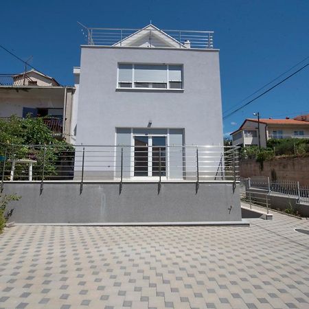 Sunny Attic Apartment With Balcony & Modern City Apartment With Outdoor Area, No Balcony Trogir Buitenkant foto