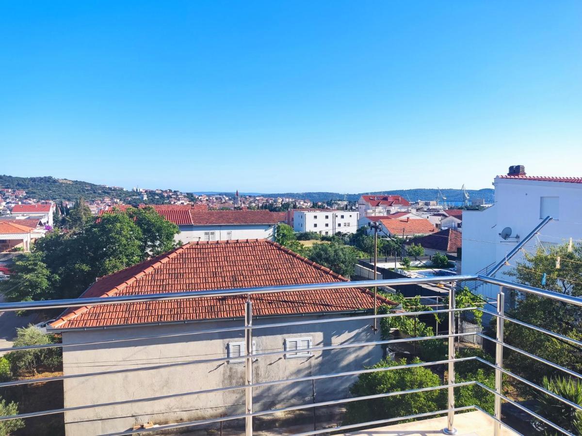 Sunny Attic Apartment With Balcony & Modern City Apartment With Outdoor Area, No Balcony Trogir Buitenkant foto