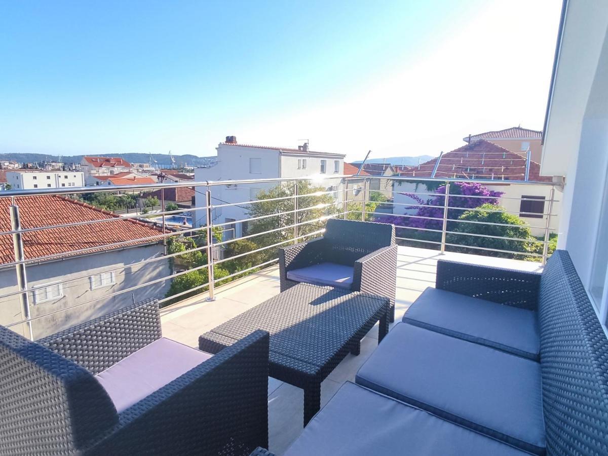 Sunny Attic Apartment With Balcony & Modern City Apartment With Outdoor Area, No Balcony Trogir Buitenkant foto