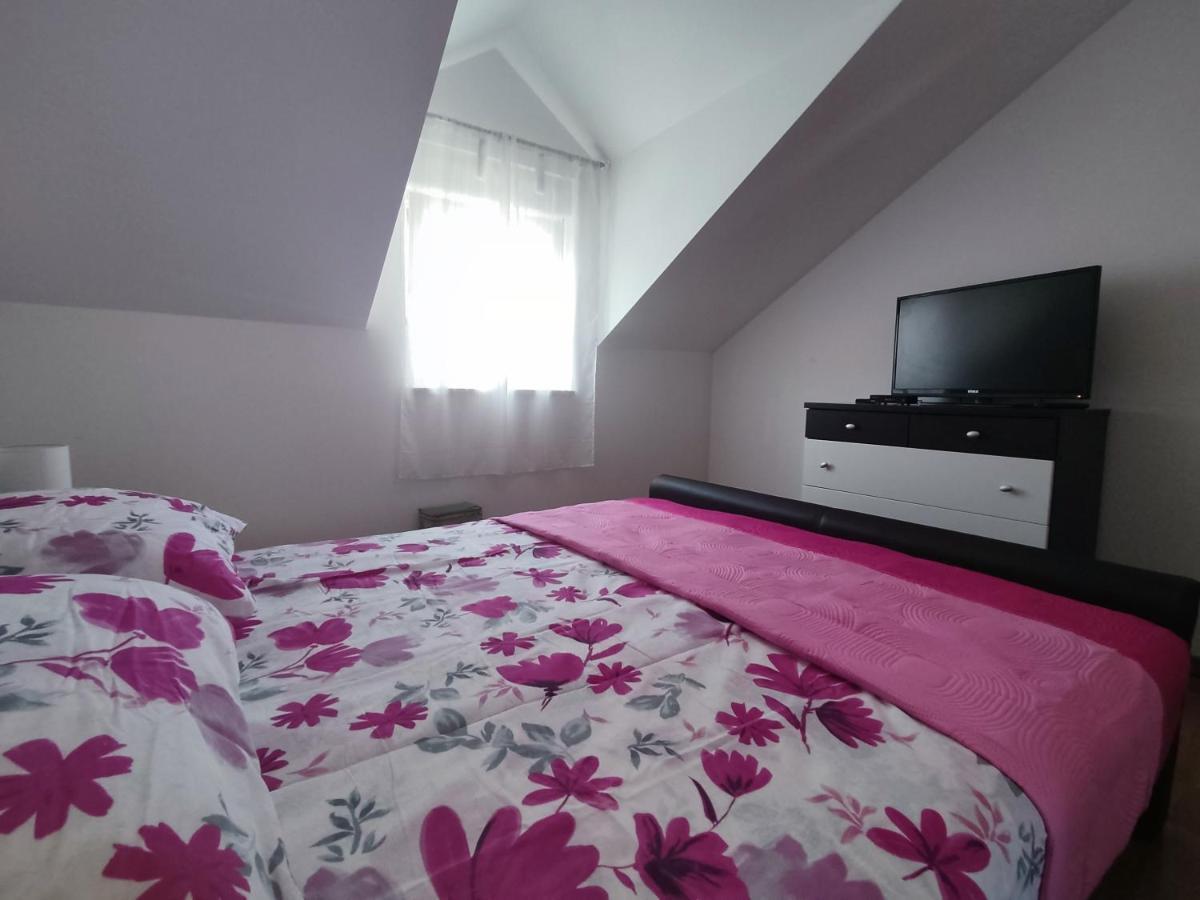 Sunny Attic Apartment With Balcony & Modern City Apartment With Outdoor Area, No Balcony Trogir Buitenkant foto