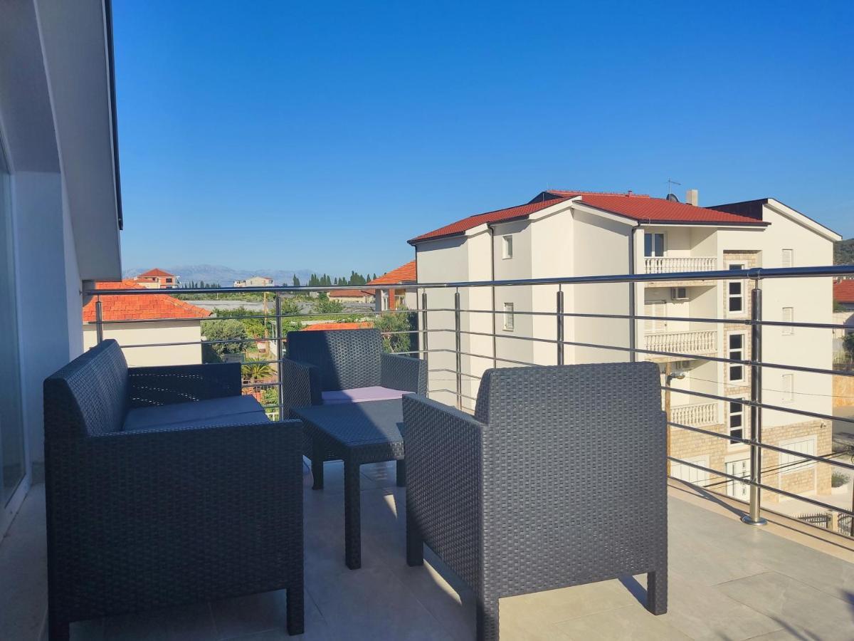 Sunny Attic Apartment With Balcony & Modern City Apartment With Outdoor Area, No Balcony Trogir Buitenkant foto