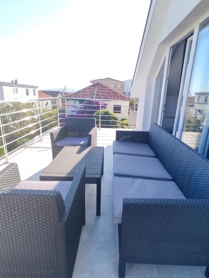 Sunny Attic Apartment With Balcony & Modern City Apartment With Outdoor Area, No Balcony Trogir Buitenkant foto