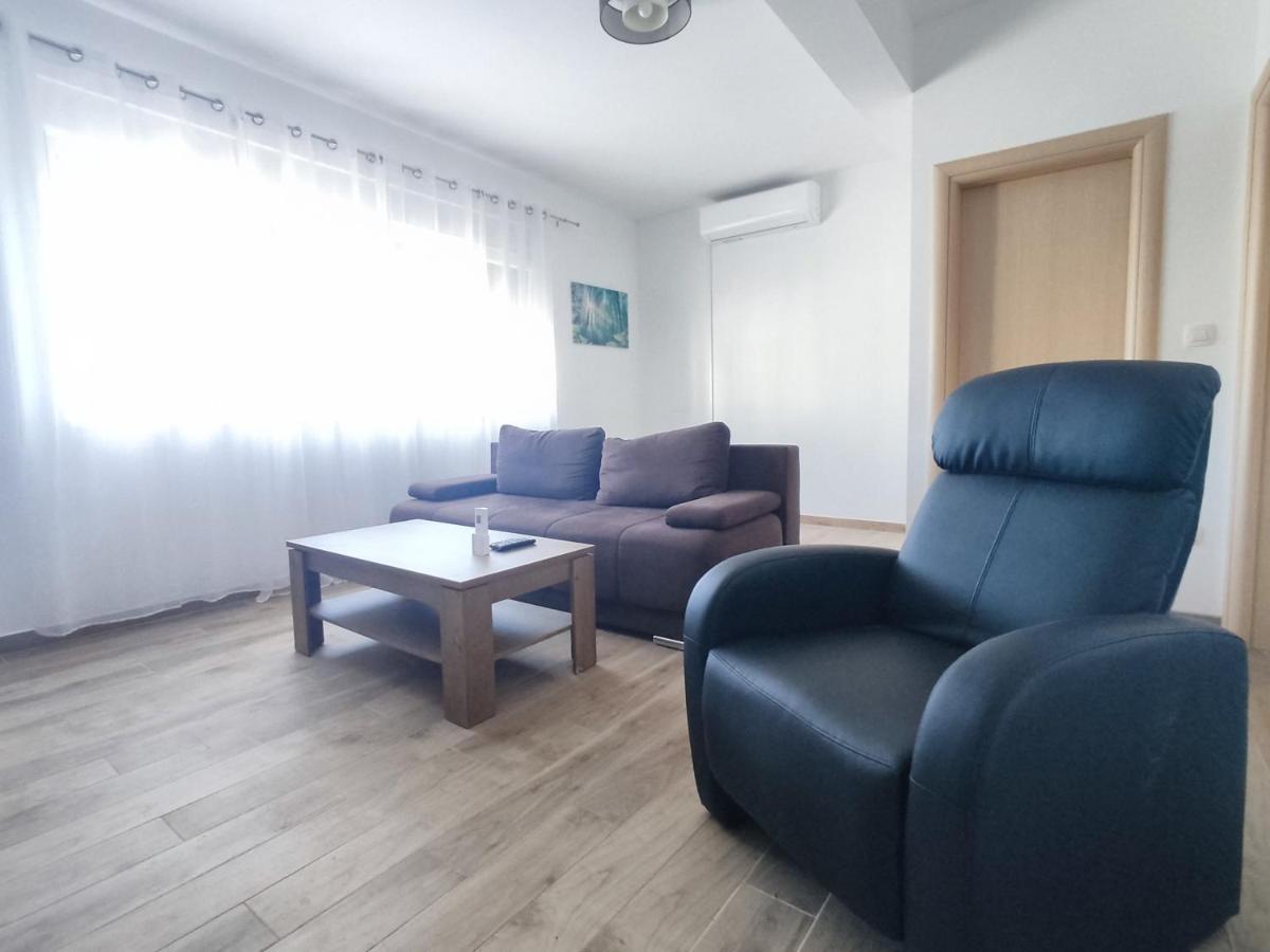 Sunny Attic Apartment With Balcony & Modern City Apartment With Outdoor Area, No Balcony Trogir Buitenkant foto