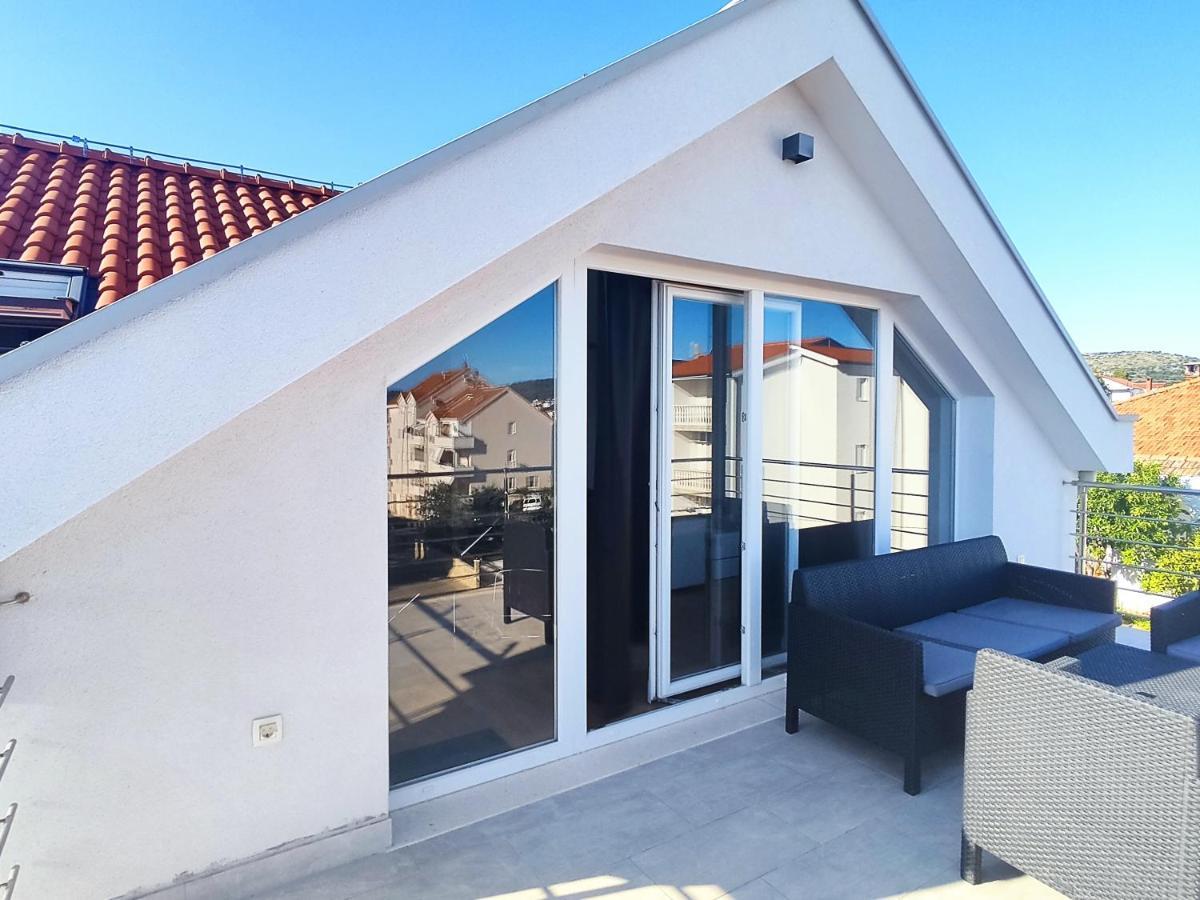 Sunny Attic Apartment With Balcony & Modern City Apartment With Outdoor Area, No Balcony Trogir Buitenkant foto