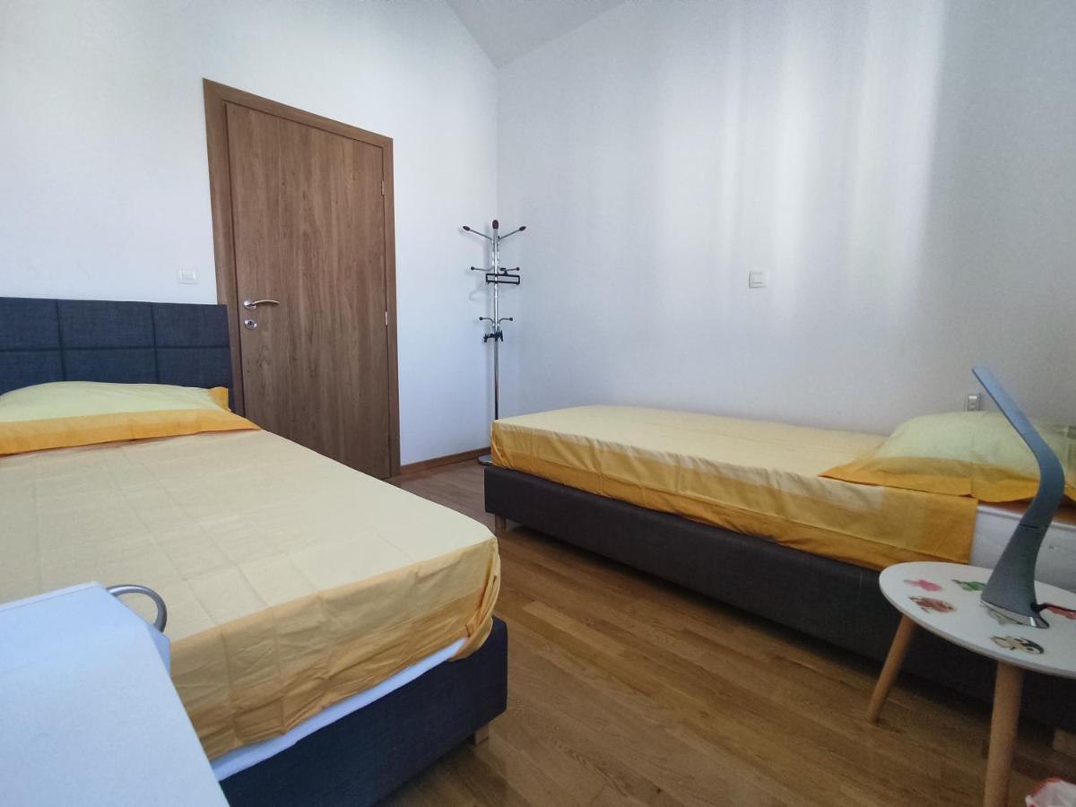 Sunny Attic Apartment With Balcony & Modern City Apartment With Outdoor Area, No Balcony Trogir Buitenkant foto