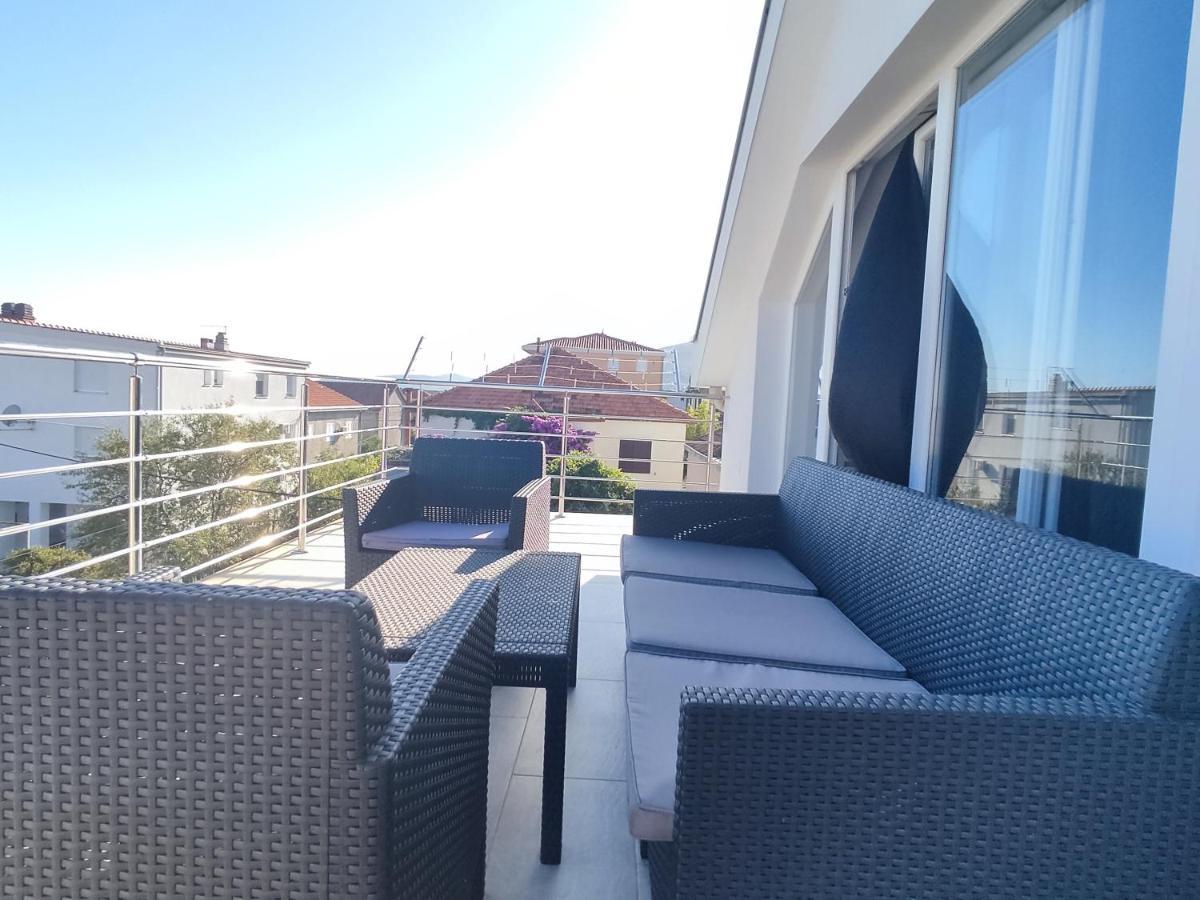 Sunny Attic Apartment With Balcony & Modern City Apartment With Outdoor Area, No Balcony Trogir Buitenkant foto