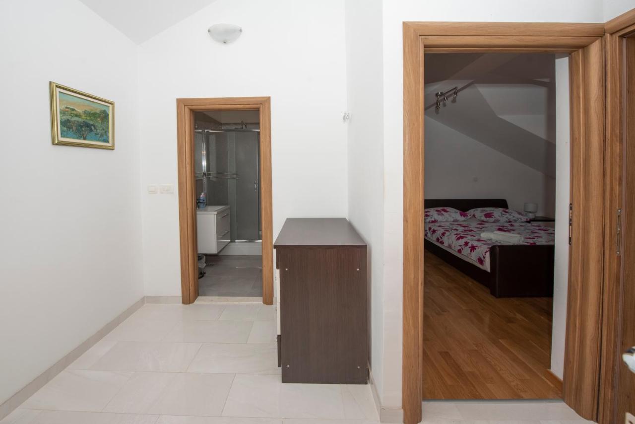 Sunny Attic Apartment With Balcony & Modern City Apartment With Outdoor Area, No Balcony Trogir Buitenkant foto