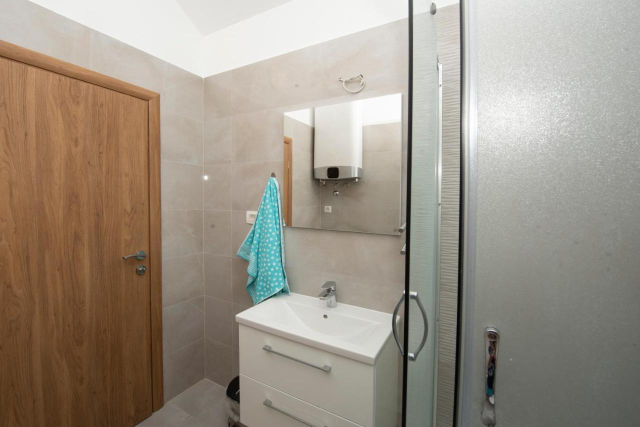 Sunny Attic Apartment With Balcony & Modern City Apartment With Outdoor Area, No Balcony Trogir Buitenkant foto