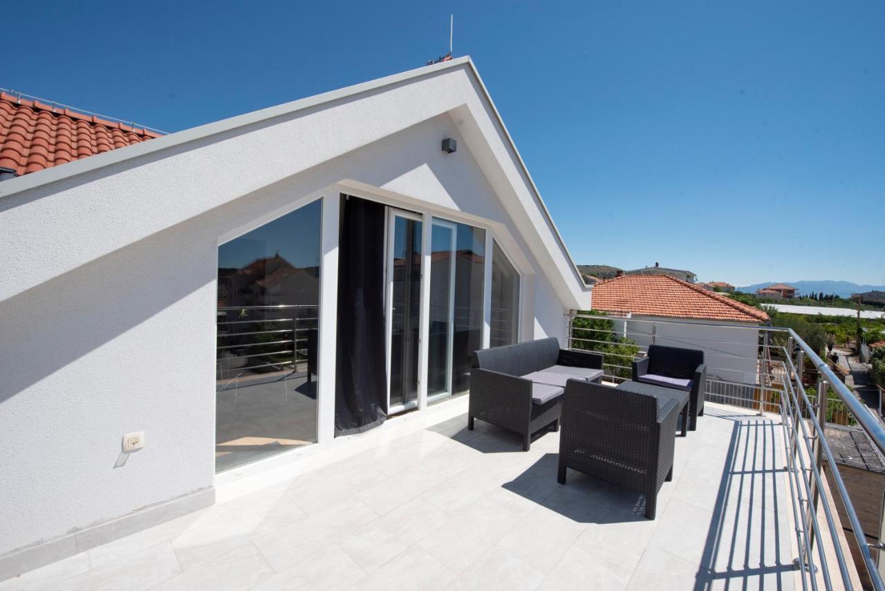 Sunny Attic Apartment With Balcony & Modern City Apartment With Outdoor Area, No Balcony Trogir Buitenkant foto
