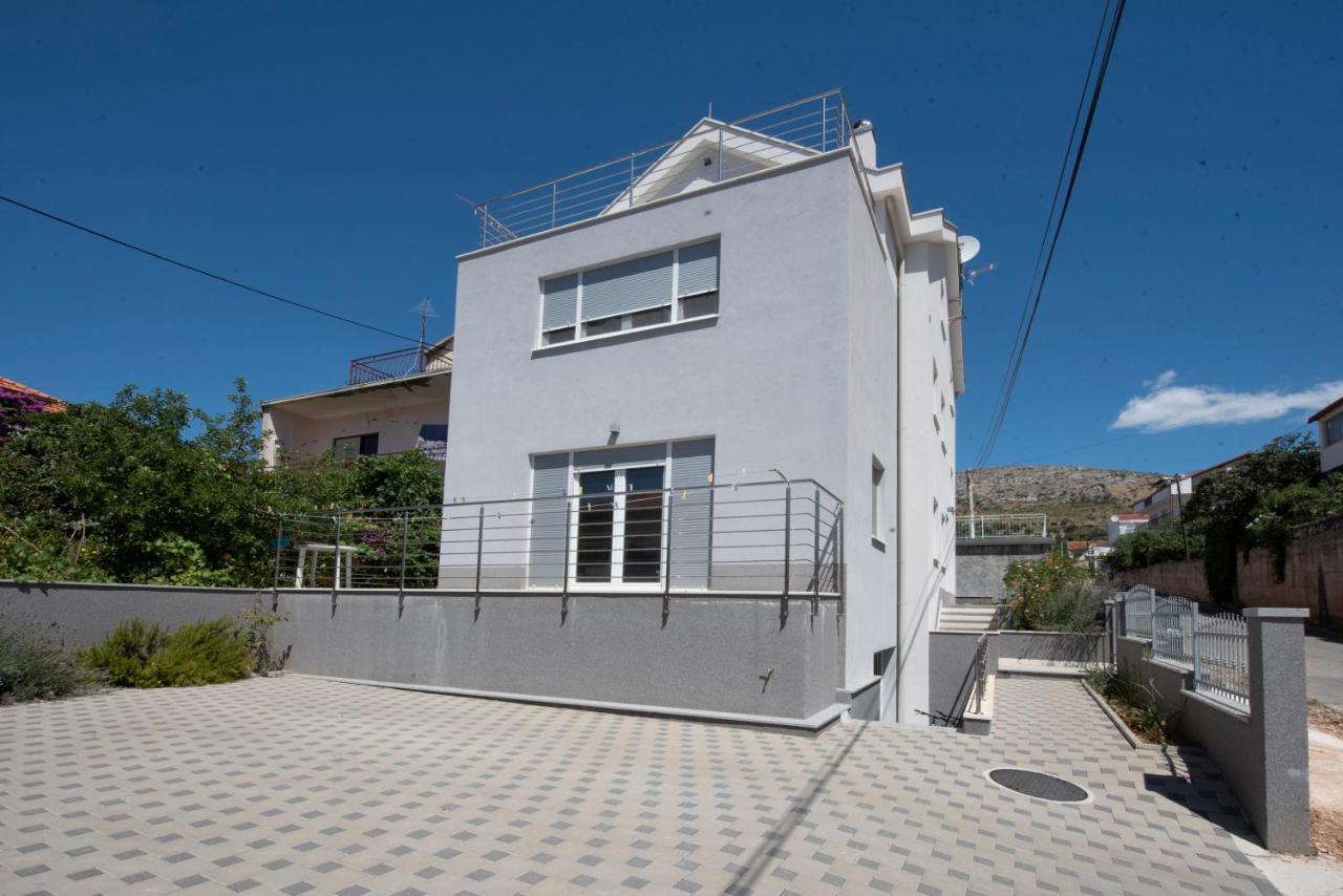 Sunny Attic Apartment With Balcony & Modern City Apartment With Outdoor Area, No Balcony Trogir Buitenkant foto