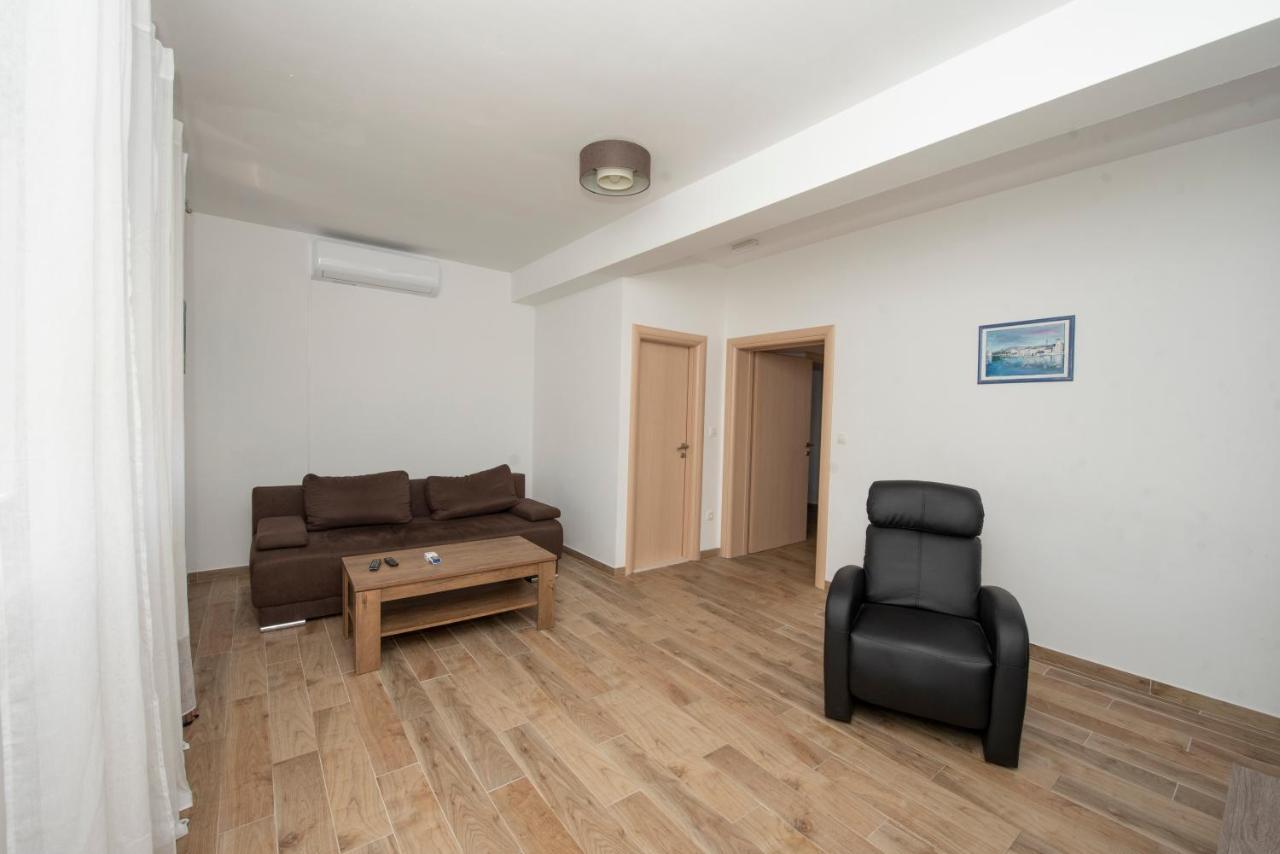 Sunny Attic Apartment With Balcony & Modern City Apartment With Outdoor Area, No Balcony Trogir Buitenkant foto