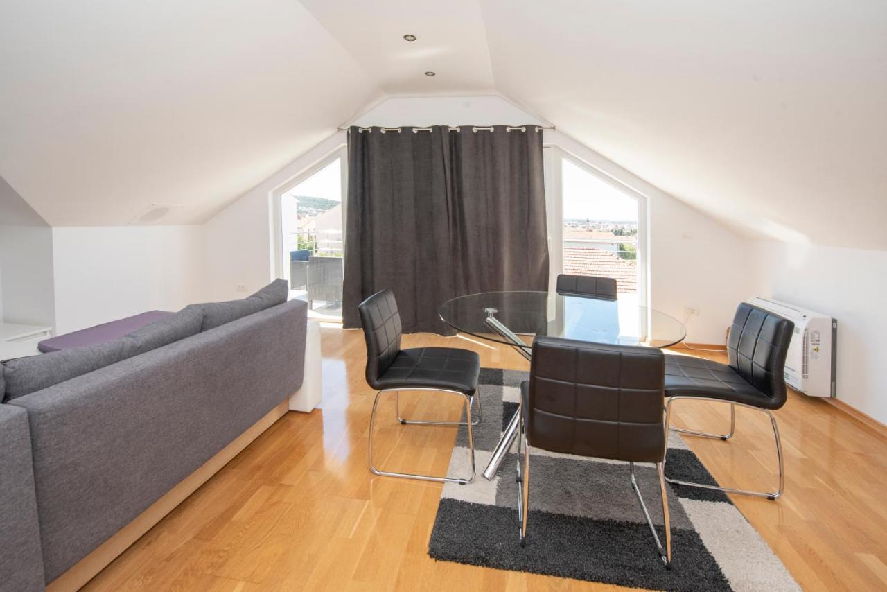 Sunny Attic Apartment With Balcony & Modern City Apartment With Outdoor Area, No Balcony Trogir Buitenkant foto