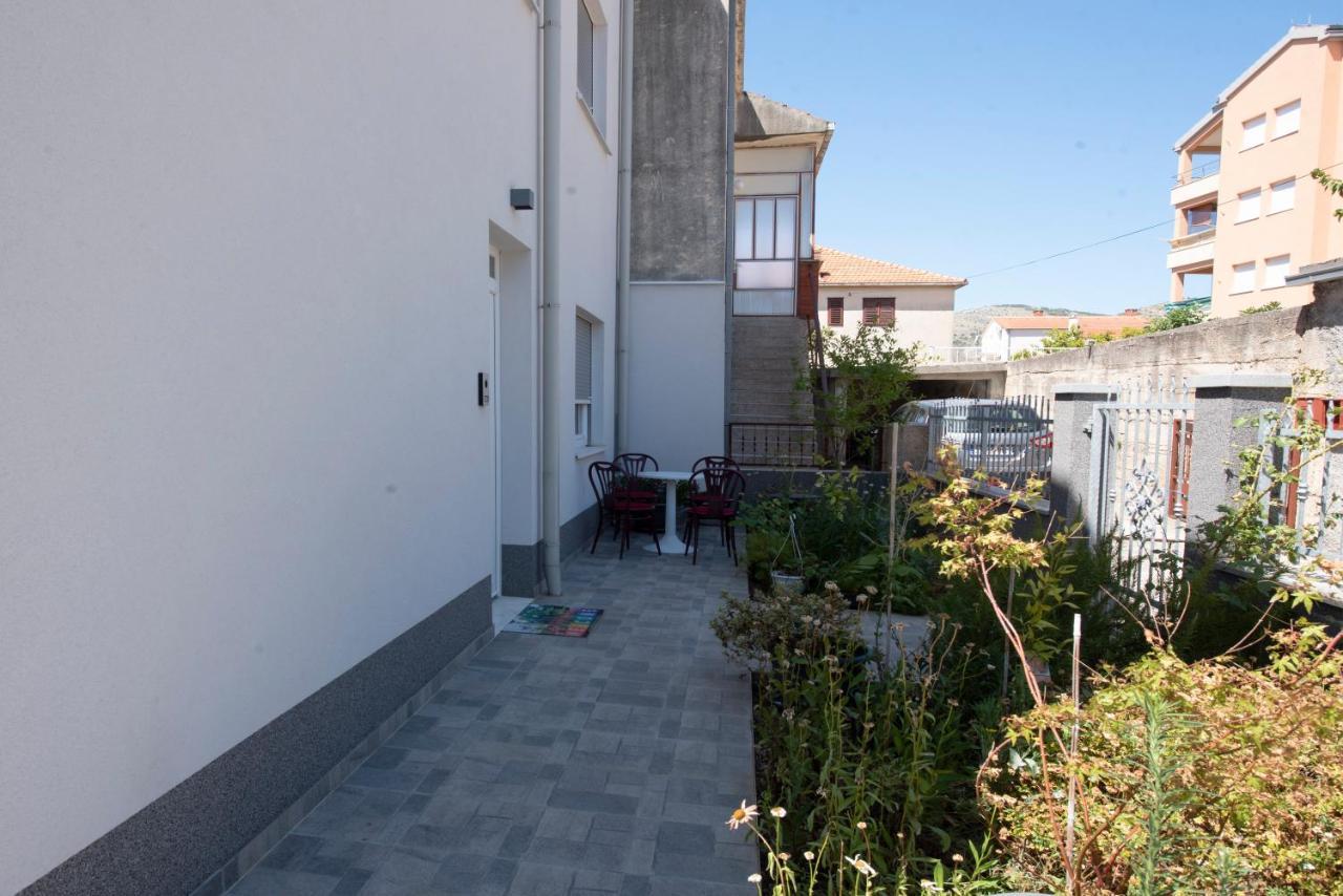 Sunny Attic Apartment With Balcony & Modern City Apartment With Outdoor Area, No Balcony Trogir Buitenkant foto
