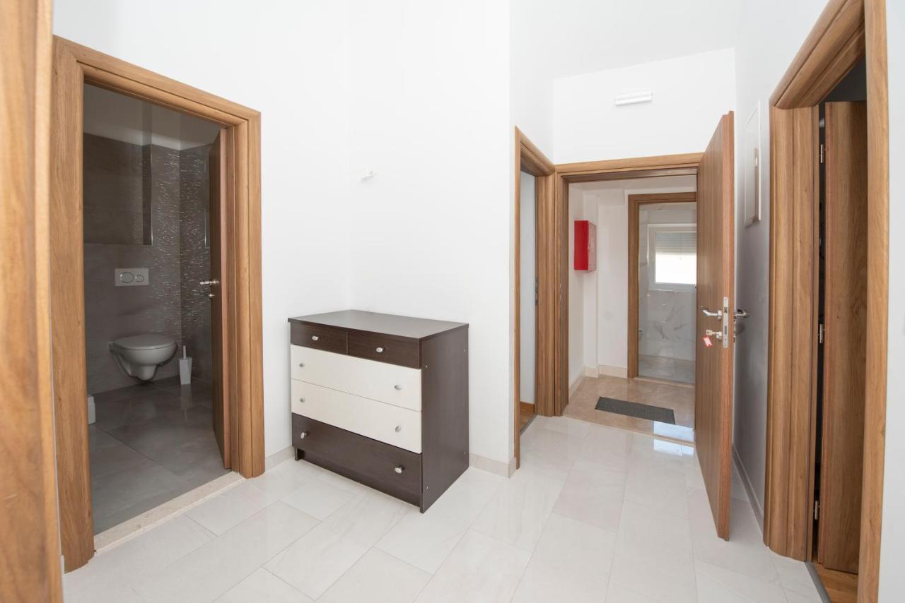 Sunny Attic Apartment With Balcony & Modern City Apartment With Outdoor Area, No Balcony Trogir Buitenkant foto