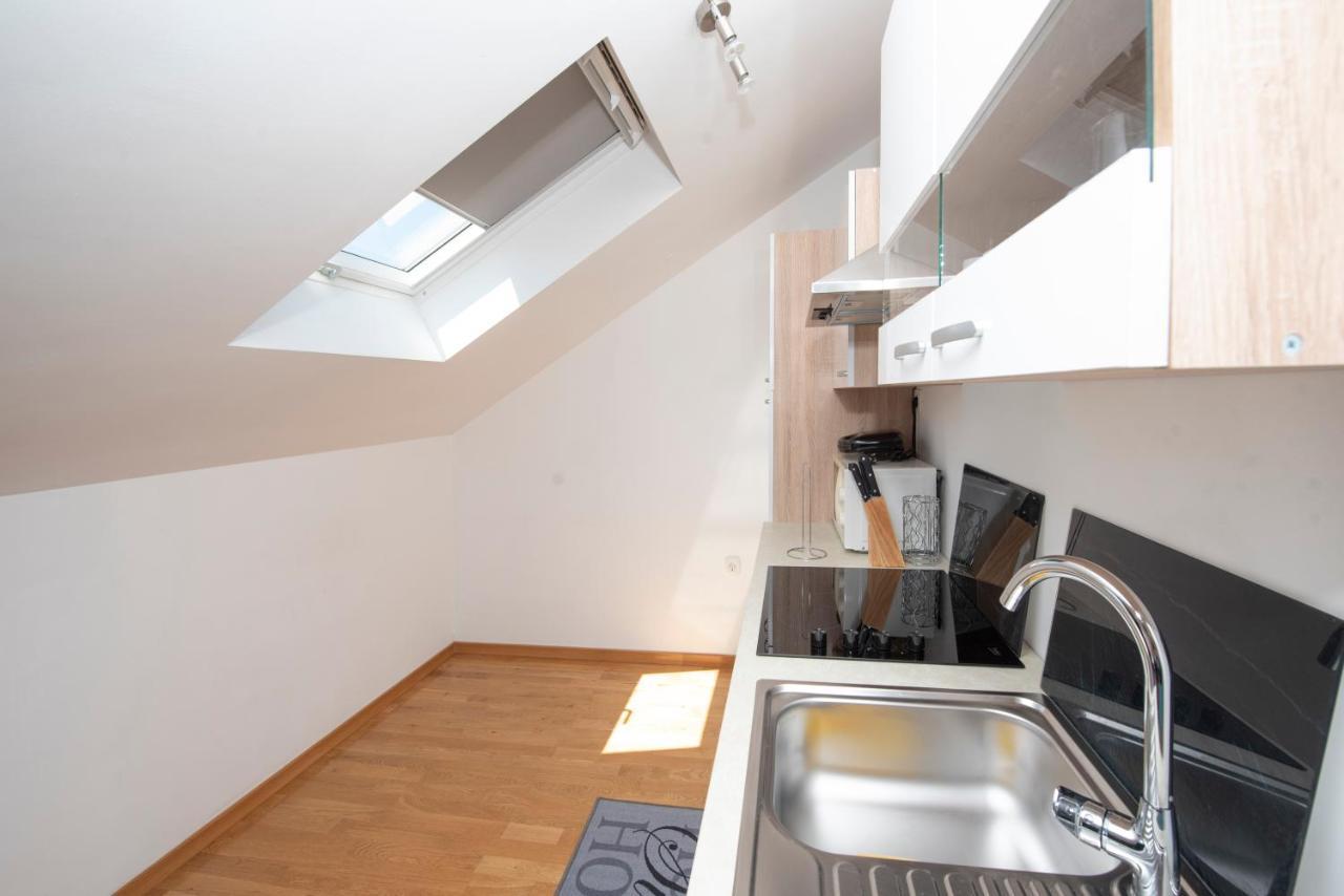 Sunny Attic Apartment With Balcony & Modern City Apartment With Outdoor Area, No Balcony Trogir Buitenkant foto