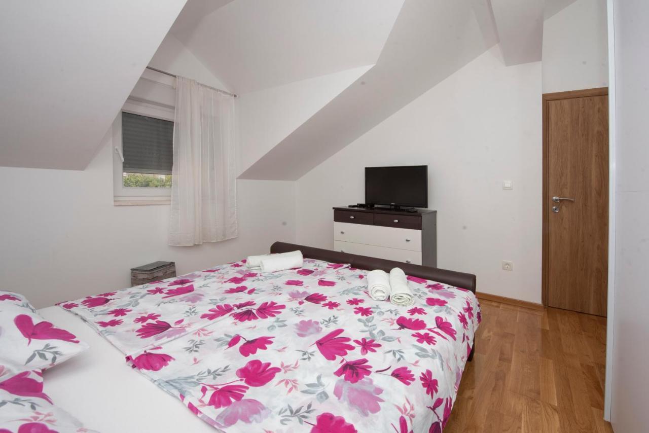 Sunny Attic Apartment With Balcony & Modern City Apartment With Outdoor Area, No Balcony Trogir Buitenkant foto