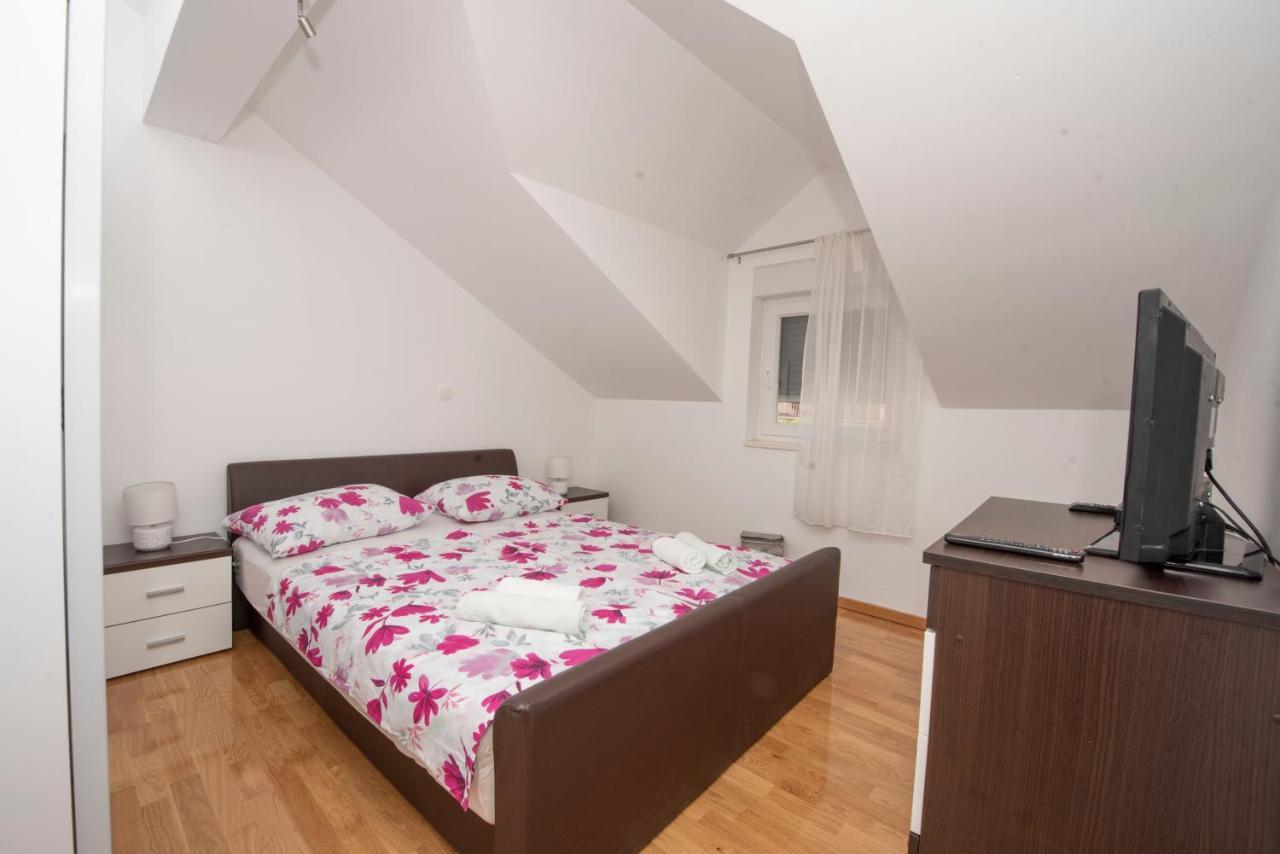 Sunny Attic Apartment With Balcony & Modern City Apartment With Outdoor Area, No Balcony Trogir Buitenkant foto