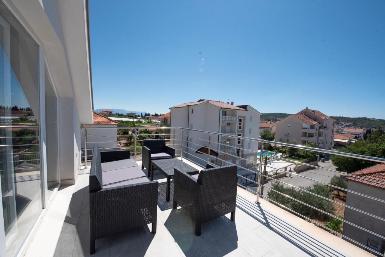 Sunny Attic Apartment With Balcony & Modern City Apartment With Outdoor Area, No Balcony Trogir Buitenkant foto